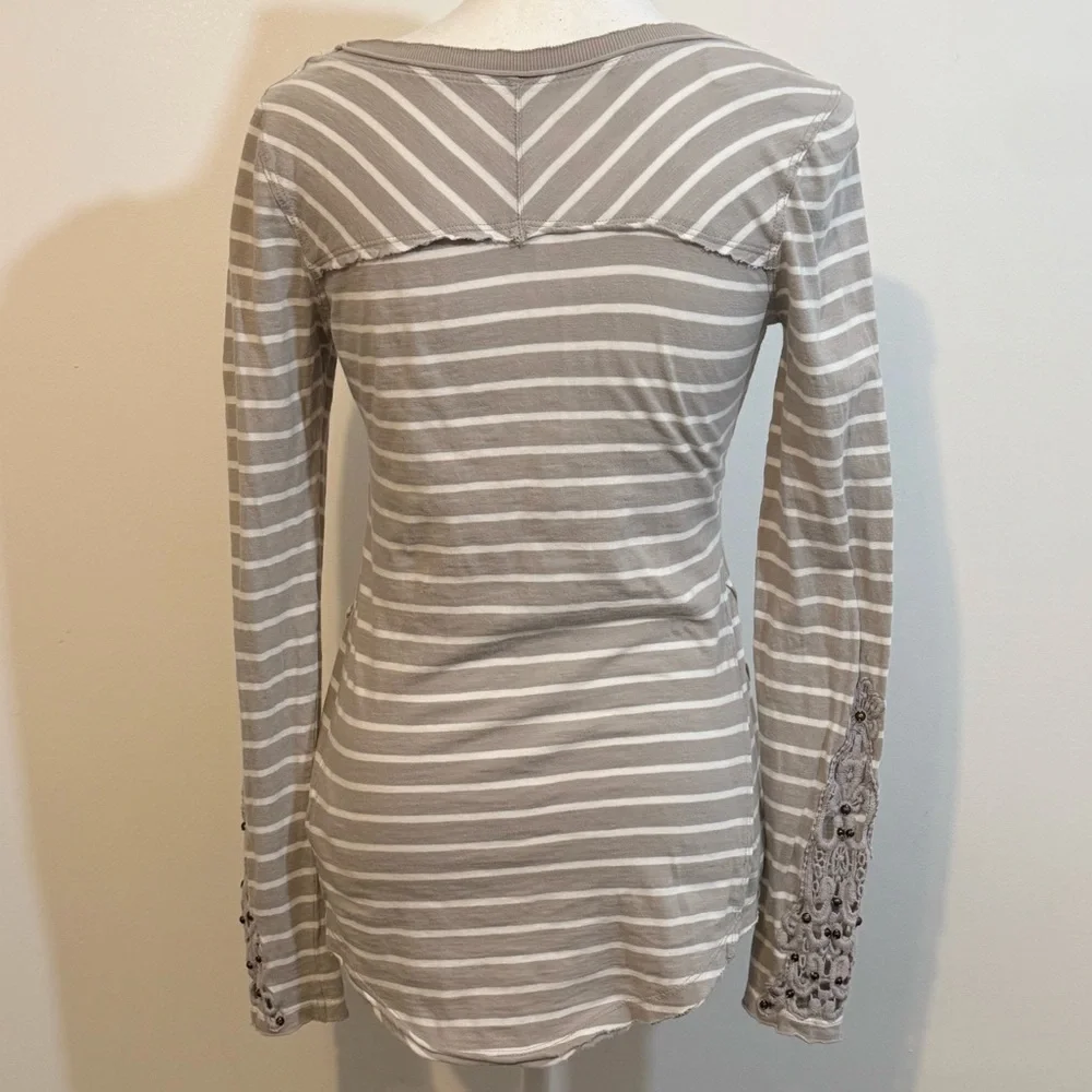 Free People Gray Stripe Crochet Lace Sleeve Long Sleeve — Top Medium - Picture 2 of 8